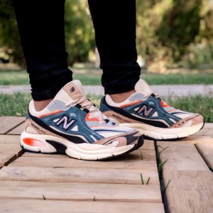 حراااااجی کفش کتونی اسپرت مردانه و زنانه مدل نیوبالانس 530 یه مدل خاص و جدید رنگ سفید مشکی   با ارسال رایگان