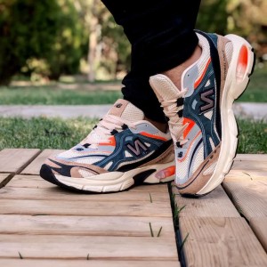 حراااااجی کفش کتونی اسپرت مردانه و زنانه مدل نیوبالانس 530 یه مدل خاص و جدید رنگ سفید مشکی   با ارسال رایگان