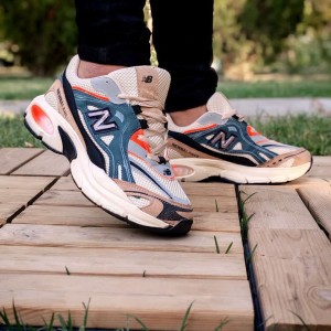 حراااااجی کفش کتونی اسپرت مردانه و زنانه مدل نیوبالانس 530 یه مدل خاص و جدید رنگ سفید مشکی   با ارسال رایگان