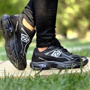 فروش رویایی کفش کتونی اسپرت مردانه و پسرانه مدل نیوبالانس طرح کپسولی  محکم و جذاب  رنگ  مشکی تمام با ارسال رایگان
