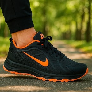 حراج جدیدکفش کتونی اسپرت  نایک مردانه بادوام و به روز رنگ مشکی نارنجی با ارسال رایگان