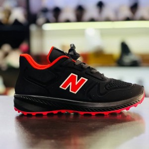 تخفیف جذااب کفش کتونی اسپرت مردانه و پسرانه مدل  نیوبالانس 9060 خوشپا و پرفروش رنگ سفید کرم  با ارسال رایگان