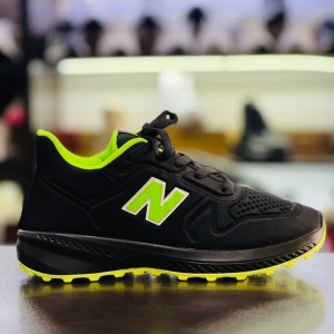 حراجی کفش کتونی اسپرت مردانه و پسرانه مدل نیوبالانس خاص و پرفروش رنگ مشکی آبی با ارسال رایگان