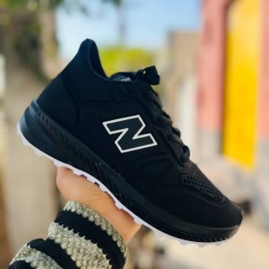 حراج فوق العاده کفش کتونی اسپرت مردانه و پسرانه مدل نیوبالانس سبک و نرم رنگ مشکی سفید  با ارسال رایگان