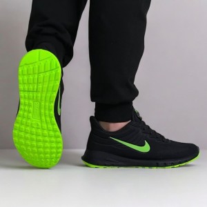 فروش جدیدکفش کتونی اسپرت نایک مردانه پسرانه باکیفیتی عالی  رنگ مشکی نارنجی با ارسال رایگان