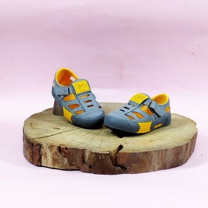 کفش تابستانه های بچگانمون هم رسید یک مدل خوش پوش و جذاب رنگ مشکی زرد با ارسال رایگان