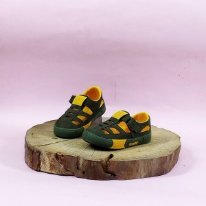 کفش تابستانه های بچگانمون هم رسید یک مدل فوق العاده خوش پوش و جذاب رنگ طوسی  زرد با ارسال رایگان