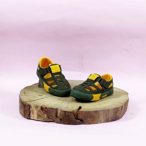 کفش تابستانه های بچگانمون هم رسید یک مدل فوق العاده خوش پوش و جذاب رنگ طوسی  زرد با ارسال رایگان