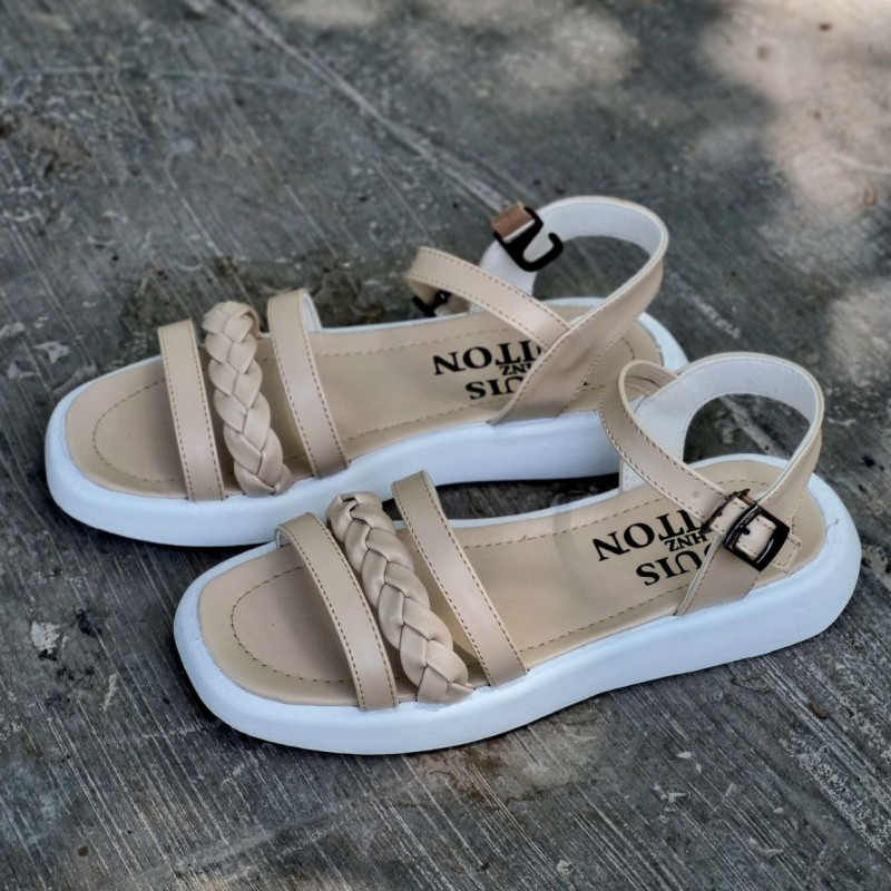 صندل تابستانه زنانه و دخترانه مدل پرنیا، راحت و سبک در رنگ کرم، با ارسال رایگان.