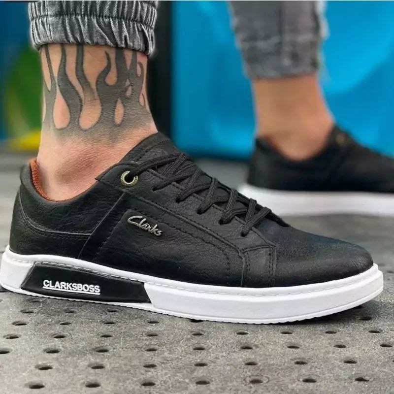 تخفیف فوق العاده کفش کتونی مردانه و پسرانه مدل کلارک رنگ مشکی زیره سفید یه مدل خاص و جدید با ارسال رایگان