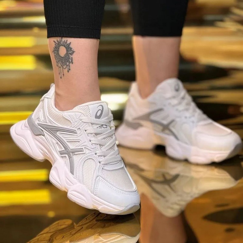 آفر جذااااااااب این هفته کفش کتونی  اسپرت دخترانه و زنانه مدل آسیکس رنگ سفید طوسی زیبا و بی نهایت خاص با ارسال رایگان