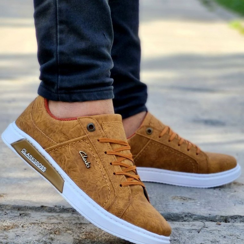 حراج ویژه جدید ترین کفش کتونی مردانه و پسرانه مدل کلارک رنگ خردلی یه کار خاص و مناسب افراد شیک پوش با ارسال رایگان