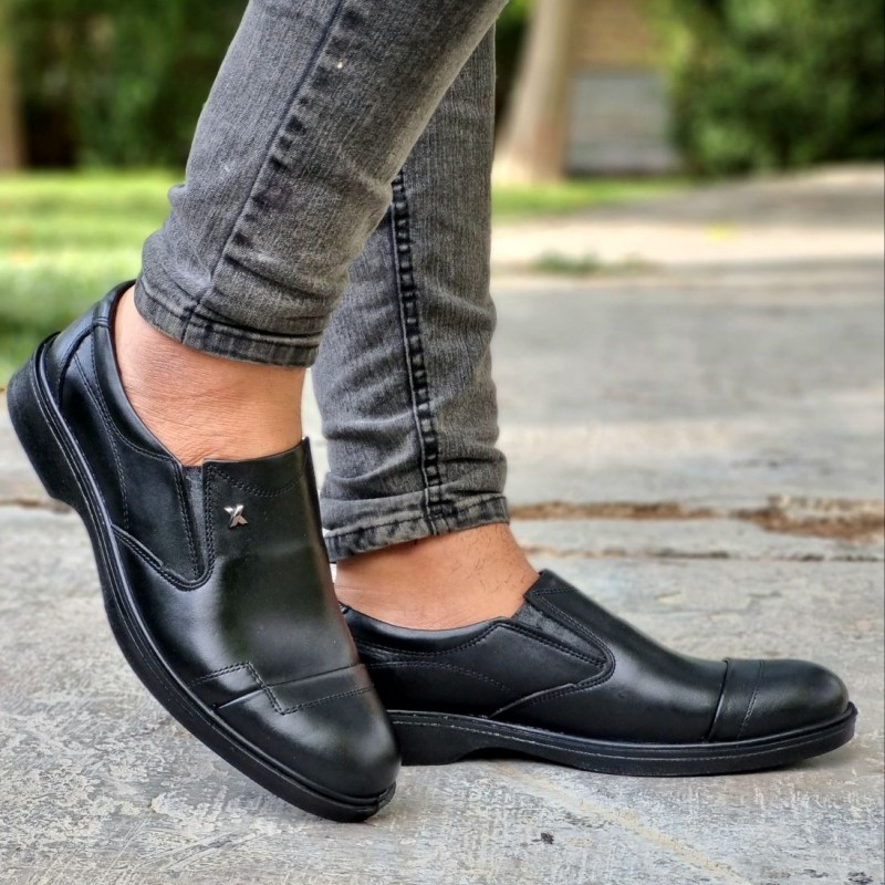 فروش هیجان انگیز کفش چرم طبیعی  تبریز رنگ مشکی زیره طبی راحت و یه کار مدرن و جذاب با ارسال رایگان