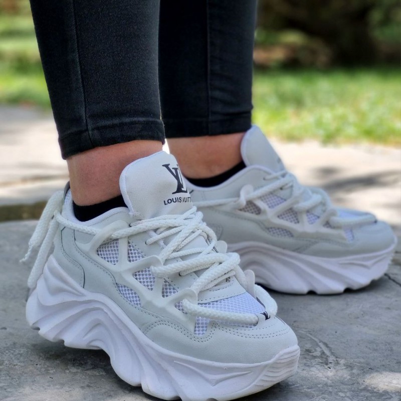 حراج محدود  کفش کتونی اسپرت زنانه و دخترانه مدل لوئییس ویلتون رنگ سفید تمام لژدار خوش پا و خوش فرم با ارسال رایگان