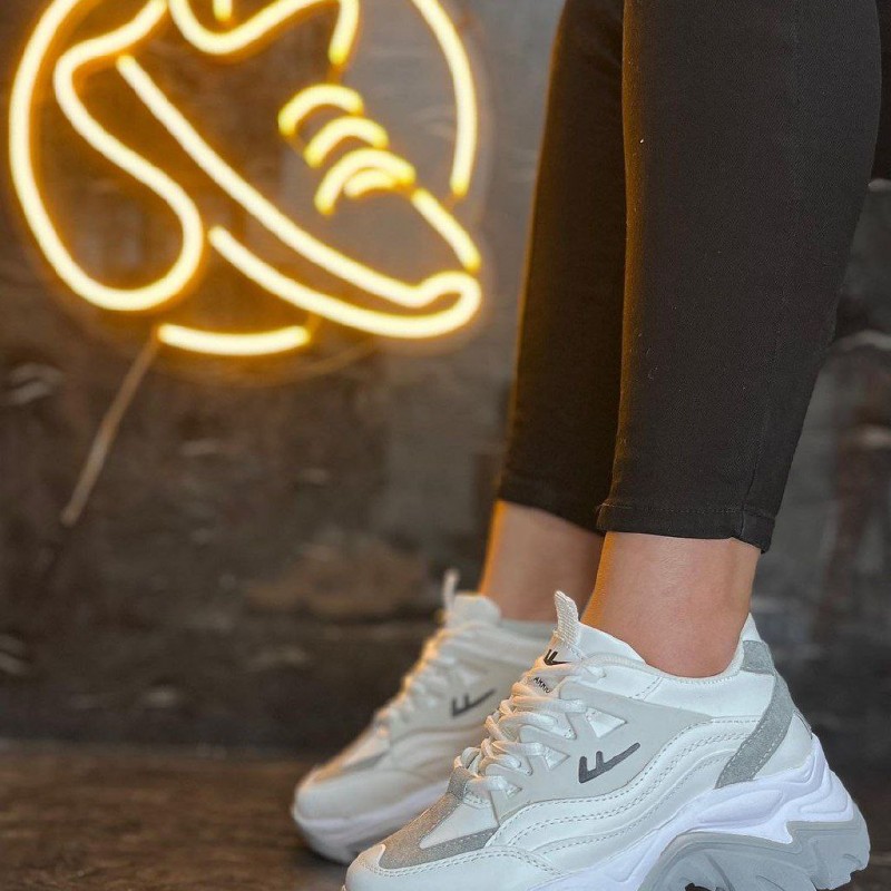 فروش هیجان انگیز کفش کتونی دخترانه و زنانه مدل یاموتا رنگ سفید طوسی مناسب افراد خاص پسند ها با ارسال رایگان