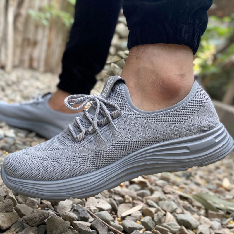 تخفیف ویژه کفش کتونی مردانه و پسرانه مدل بافت رنگ طوسی مناسب پیاده روی با ارسال رایگان