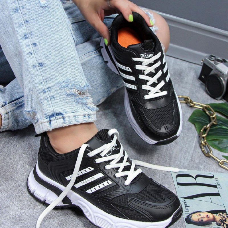 حراج فوق العاده کفش کتونی اسپرت آدیداس رنگ مشکی سفید  بادوام و مقاوم با ارسال رایگان