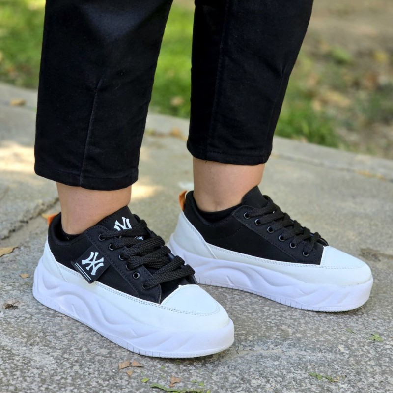 جدید ترین و مدرن ترین کفش کتونی  دخترانه و زنانه  مدل فشیون رنگ مشکی سفید  زیره پیو و خوشپا با ارسال رایگان