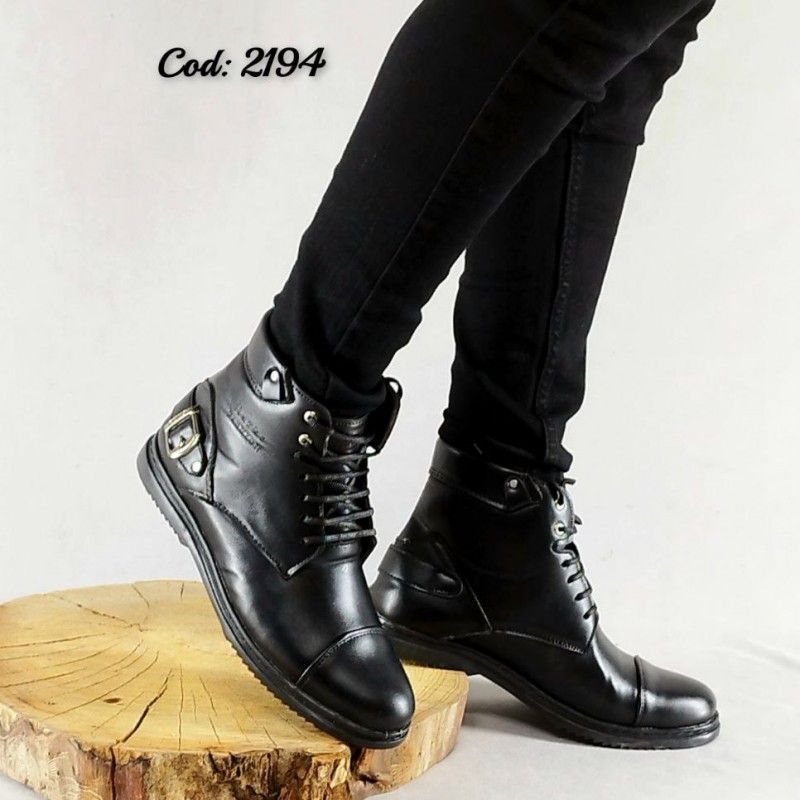 فروش ویژه کفش نیم بوت مردانه و پسرانه مدل جدید رنگ مشکی یه کار جذاب و شیک  با ارسال رایگان