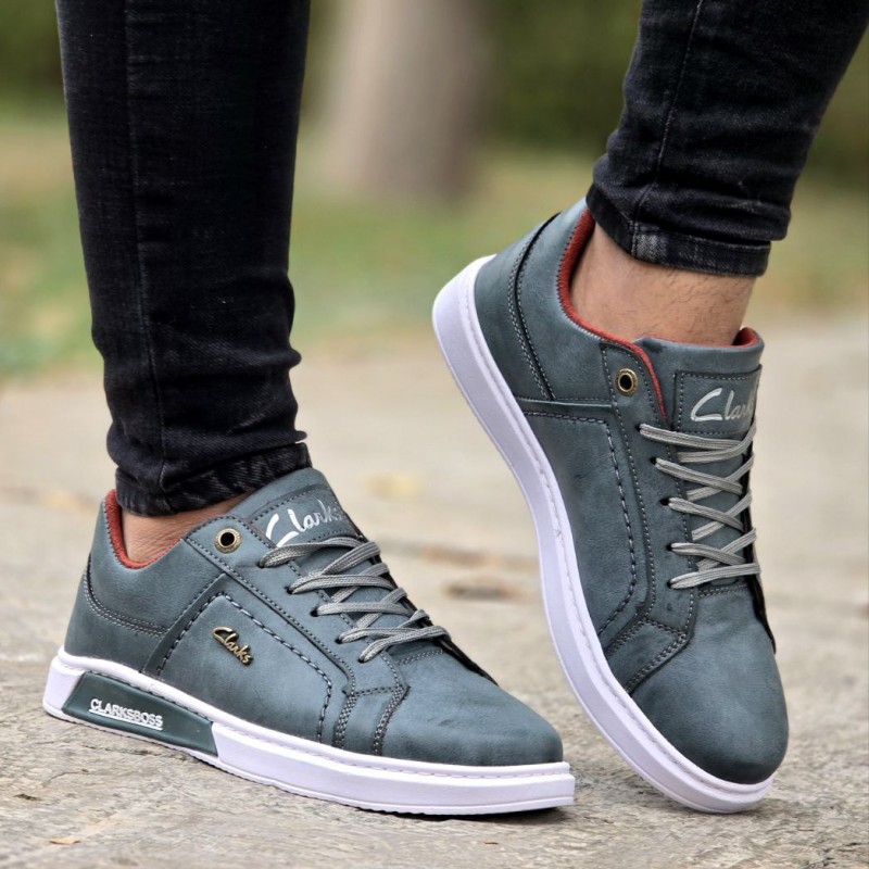 فروش ویژه کفش کتونی اسپرت مردانه و پسرانه مدل کلارک رنگ طوسی تیره  یه کار شیک و با کیفیت با ارسال رایگان