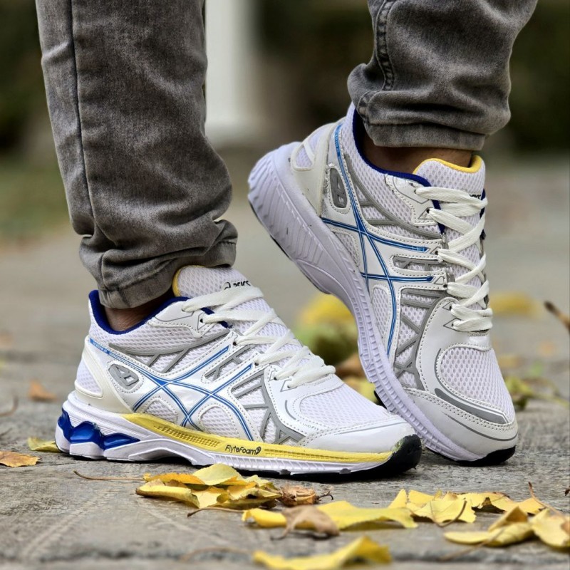 حراج فوق العاده کفش کتونی اسپرت مردانه و پسرانه مدل آسیکس رنگ  سفید آبی زرد مناسب پیاده روی با ارسال رایگان