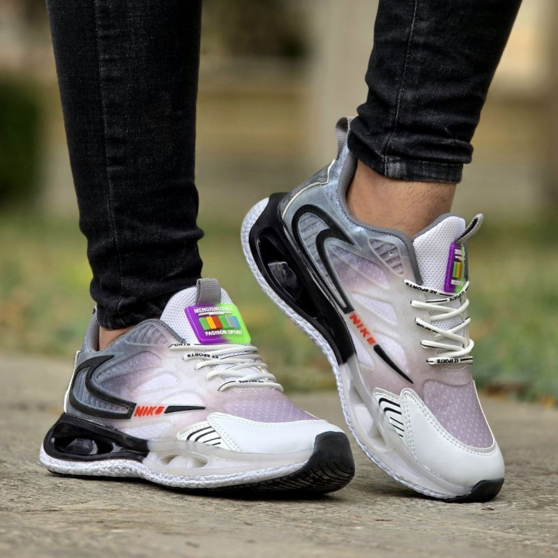 حراج ویژه کفش اسپرت مردانه و پسرانه مدل نایک رنگ سفید مشکی زیره پیو راحت و سبک با ارسال رایگان