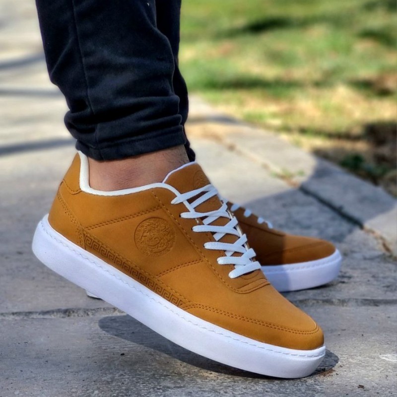 حراج بی نظیر  کفش کتونی اسپرت مردانه و پسرانه مدل ورساچه Versace رنگ خردلی  زیره سفید مناسب افراد خاص با ارسال رایگان