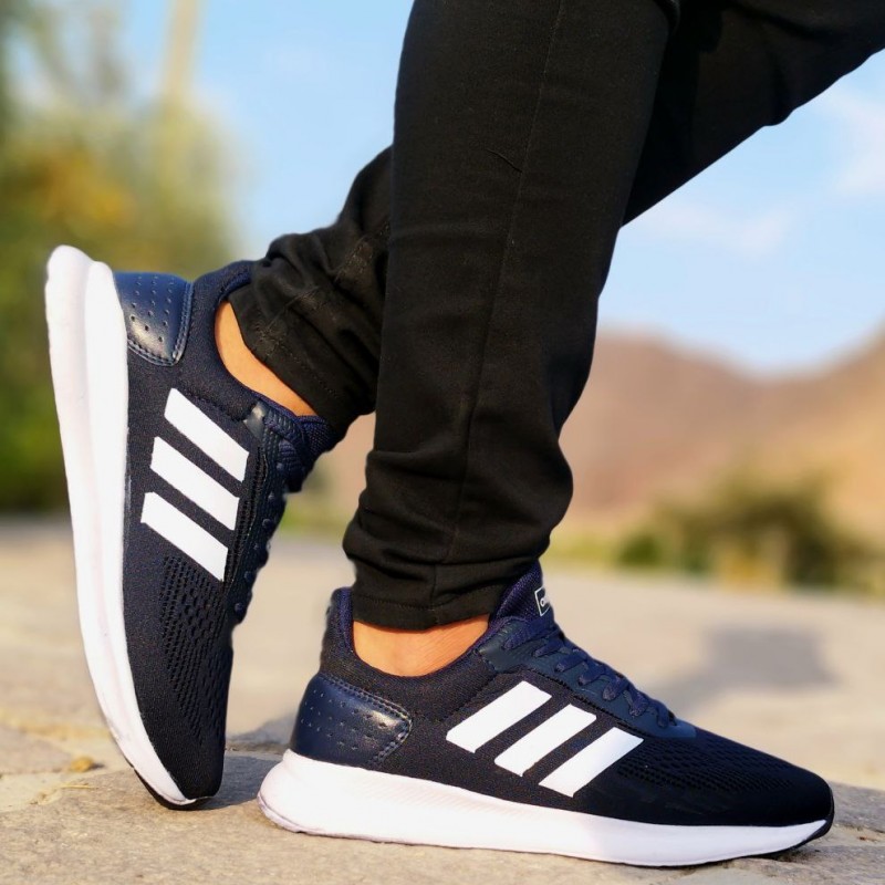 فروش باورنکردنی کفش کتونی اسپرت مردانه و پسرانه مدل ادیداس رنگ سورمه ای سفید فوق العاده جذاب با ارسال رایگان