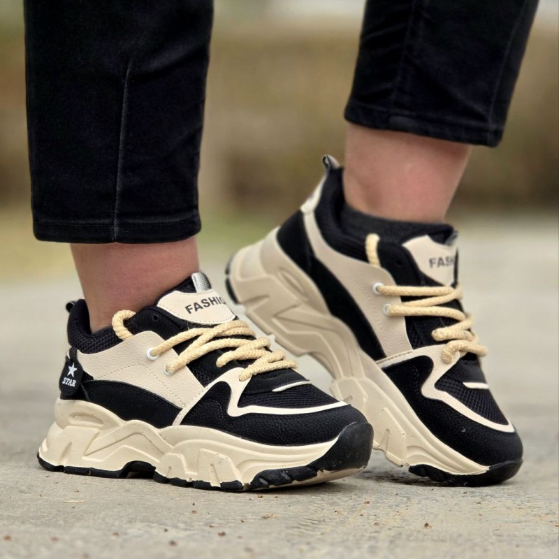 تخفیف بی نظیر کفش کتونی  دخترانه و زنانه مدل فشیون رنگ مشکی کرم مناسب افراد خاص پسند با ارسال رایگان