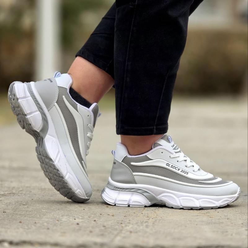 فروش هیجان انگیز کفش کتونی اسپرت دخترانه و زنانه مدل فشیون رنگ سفید طوسی  زیره نرم و مقاوم  با ارسال رایگان