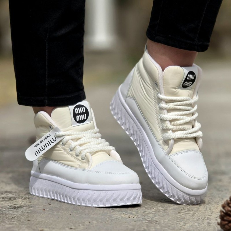 تخفیف بی نظیر امروز کفش نیم بوت دخترانه و زنانه مدل جدید رنگ سفید زیره پیو سبک و مقاوم با ارسال رایگان