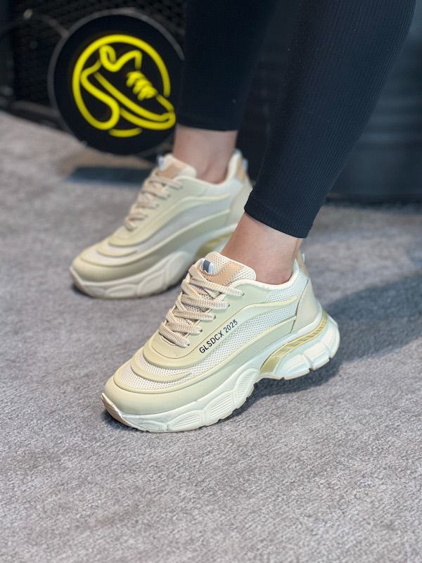 حراااااج واقعی کفش کتونی اسپرت دخترانه و زنانه مدل فشیون رنگ کرمی جدید و مدرن باارسال رایگان