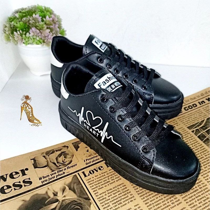 حراج عالی  کفش اسپرت زنانه دخترانه مدل ونس ضربان جدید و بادوام رنگ مشکی سفید  با ارسال رایگان