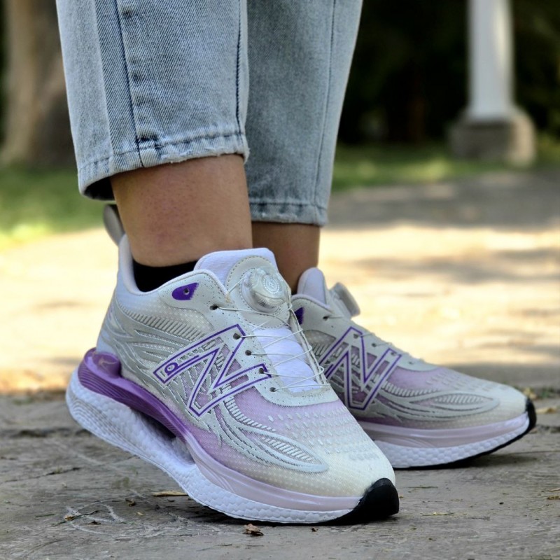 فروش ویژه کفش کتونی اسپرت دخترانه و زنانه مدل نیوبالانس  پمپی رنگ سفید بنفش پرفروش و جذاب  با ارسال رایگان
