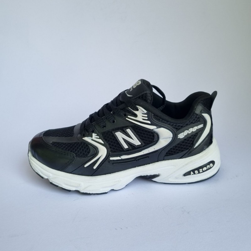 حراج پرفروش کفش کتونی اسپرت مردانه و زنانه مدل نیوبالانس 530 جدید و به روز رنگ مشکی سفید با ارسال رایگان