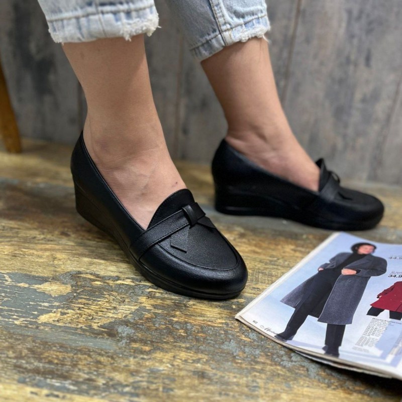 تخفیف استثنایی کفش راحتی اداری طبی زنانه رنگ مشکی جذاب و شیک با ارسال رایگان