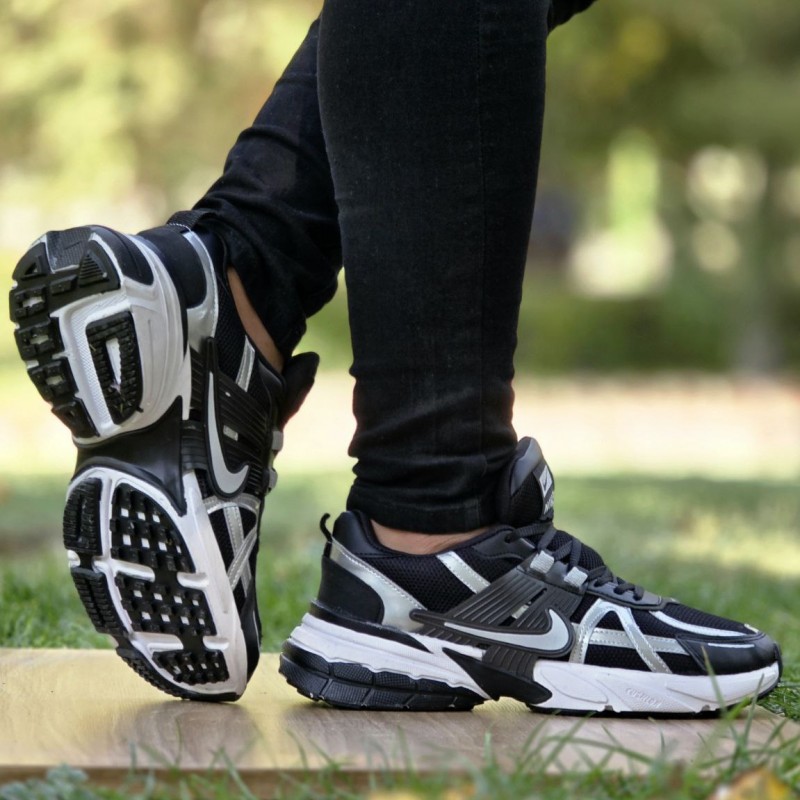 فروش فوق العاده عالی کفش کتونی  اسپرت مردانه  و پسرانه مدل وی تو کی ترند و به روز رنگ مشکی سفید  با ارسال رایگان