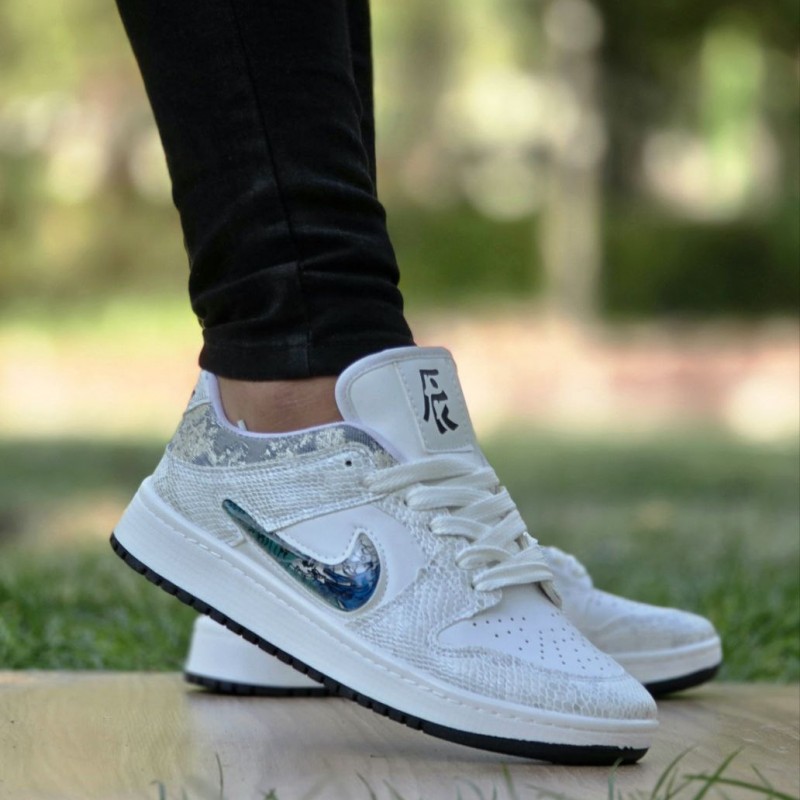 تخفیف منحصر به فرد کفش  کتونی اسپرت مردانه  پسرانه مدل نایک دراگون کلاسیک و بادوام رنگ سفید تمام با ارسال رایگان