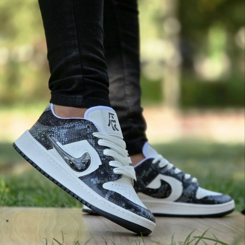 تخفیف عاالی کفش کتونی اسپرت مردانه و پسرانه مدل نایک دراگون کلاسیک و شیک رنگ مشکی سفید با ارسال رایگان