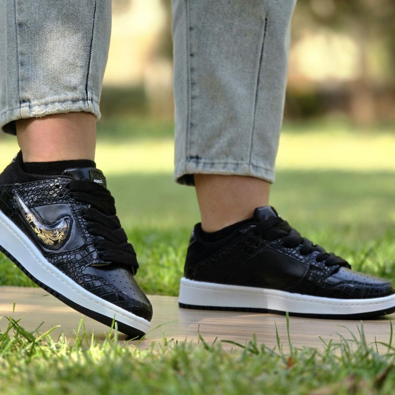 فروش  ویژه کفش کتونی اسپرت زنانه دخترانه مدل نایک دراگون اصیل و شیک رنگ مشکی زیره سفید  با ارسال رایگان