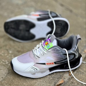 تخفیف فوق العاده کفش کتونی اسپرت مردانه و پسرانه مدل نایک رنگ سفید طوسی زیره راحت و باودوام با ارسال رایگان