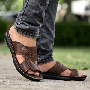 فروش هیجان انگیز دمپایی و صندل مردانه و پسرانه مدل جدید رنگ قهوه ای زیره پیو راحت با ارسال رایگان