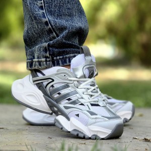 فروش بی نظیر کفش کتونی اسپرت مردانه و پسرانه مدل ادیداس دیلاکس شیک و خوشپا رنگ مشکی طوسی با ارسال رایگان