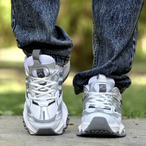 فروش بی نظیر کفش کتونی اسپرت مردانه و پسرانه مدل ادیداس دیلاکس شیک و خوشپا رنگ مشکی طوسی با ارسال رایگان