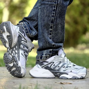 فروش بی نظیر کفش کتونی اسپرت مردانه و پسرانه مدل ادیداس دیلاکس شیک و خوشپا رنگ مشکی طوسی با ارسال رایگان