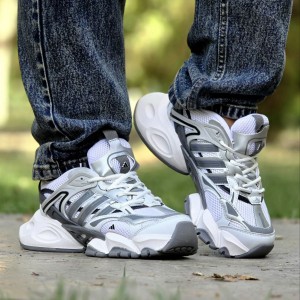 فروش بی نظیر کفش کتونی اسپرت مردانه و پسرانه مدل ادیداس دیلاکس شیک و خوشپا رنگ مشکی طوسی با ارسال رایگان