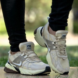 حراجی  فوق العاده کفش کتونی  اسپرت مردانه مدل وی تو کی جدید و بادوام رنگ سفید نقره ای  با ارسال رایگان