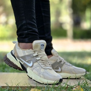 حراجی  فوق العاده کفش کتونی  اسپرت مردانه مدل وی تو کی جدید و بادوام رنگ سفید نقره ای  با ارسال رایگان