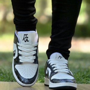 تخفیف منحصر به فرد کفش  کتونی اسپرت مردانه  پسرانه مدل نایک دراگون کلاسیک و بادوام رنگ سفید تمام با ارسال رایگان