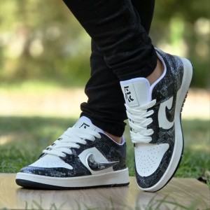 تخفیف منحصر به فرد کفش  کتونی اسپرت مردانه  پسرانه مدل نایک دراگون کلاسیک و بادوام رنگ سفید تمام با ارسال رایگان